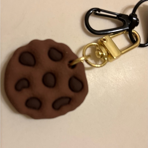 iPhone 14 Silicone 3-D Bear Buscuit with Keychain/Lanyard phone Case NWT - Picture 6 of 7